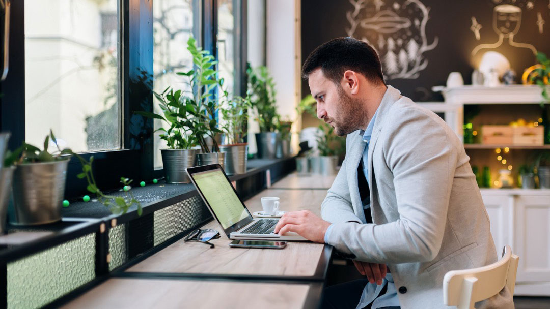 guy-with-laptop-cloud-endpoints